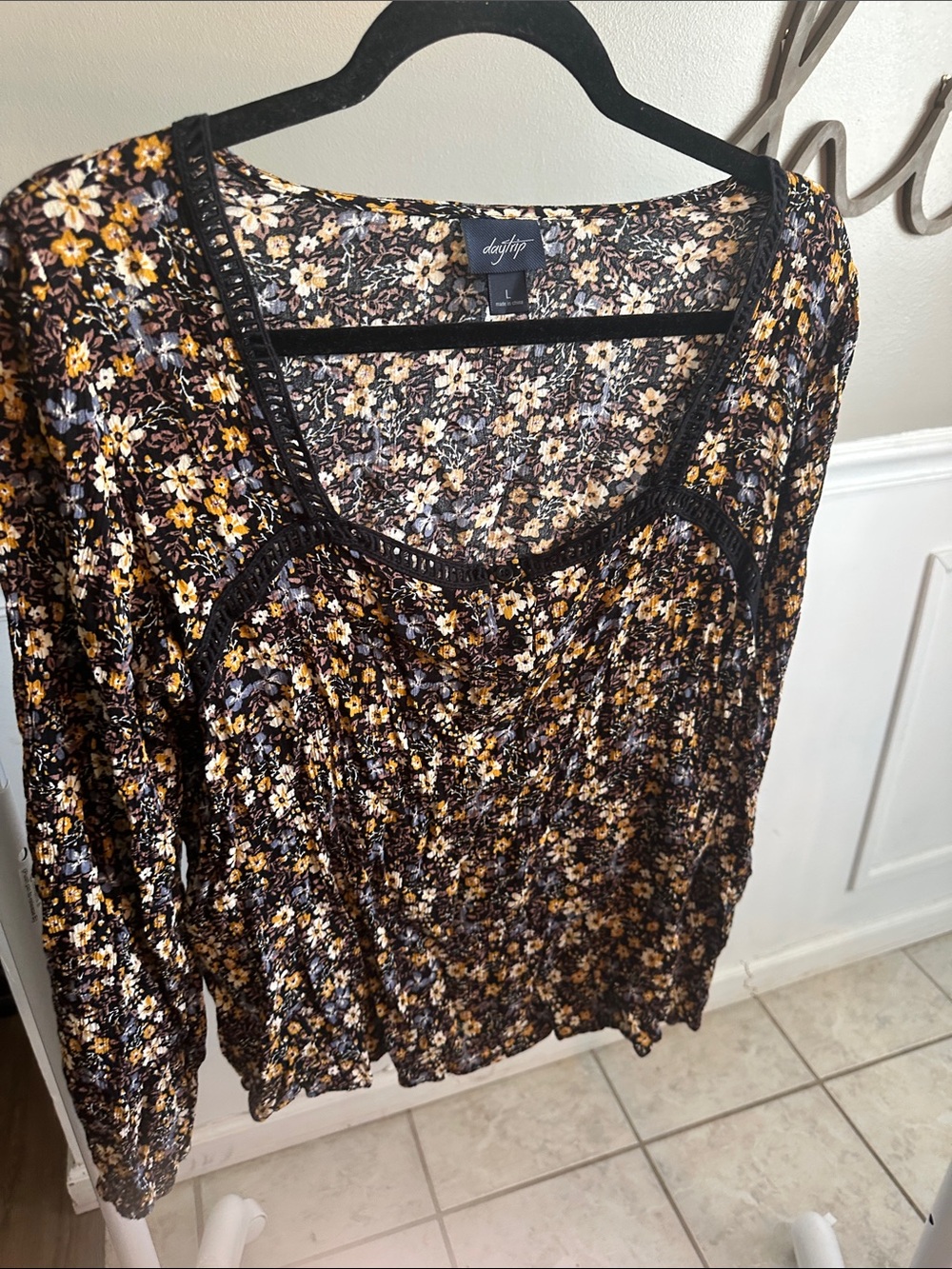 Daytrip  Floral Blouse - Picture 3 of 3